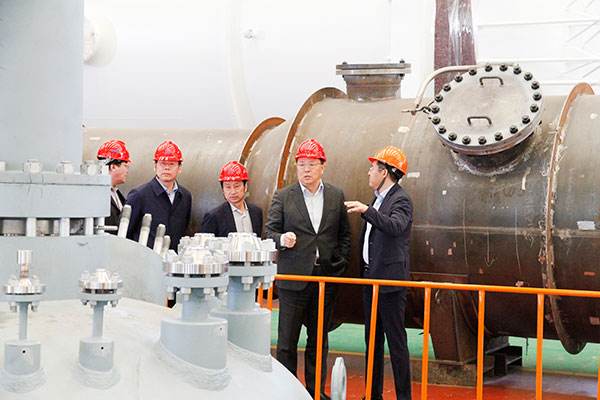 領(lǐng)導2.jpg 領(lǐng)導2.jpg